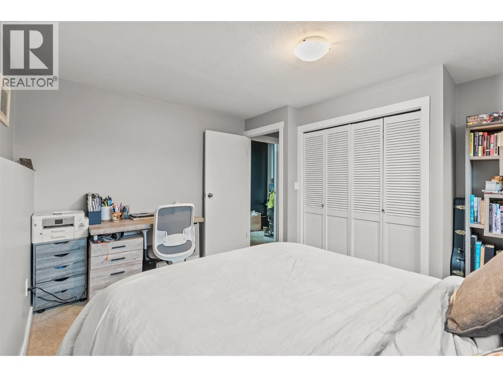 5628 South Vernon Drive