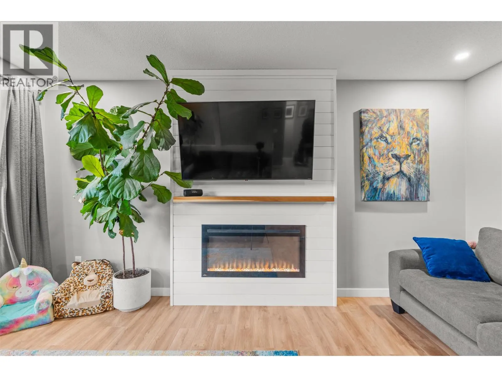 5628 South Vernon Drive