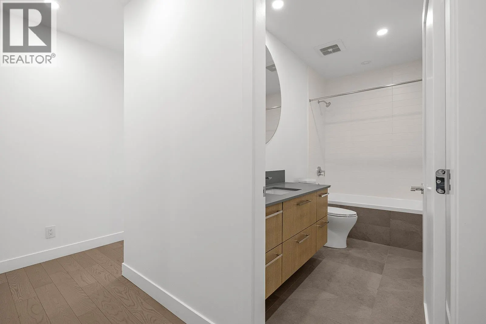 3409 Lakeshore Road Unit# 509