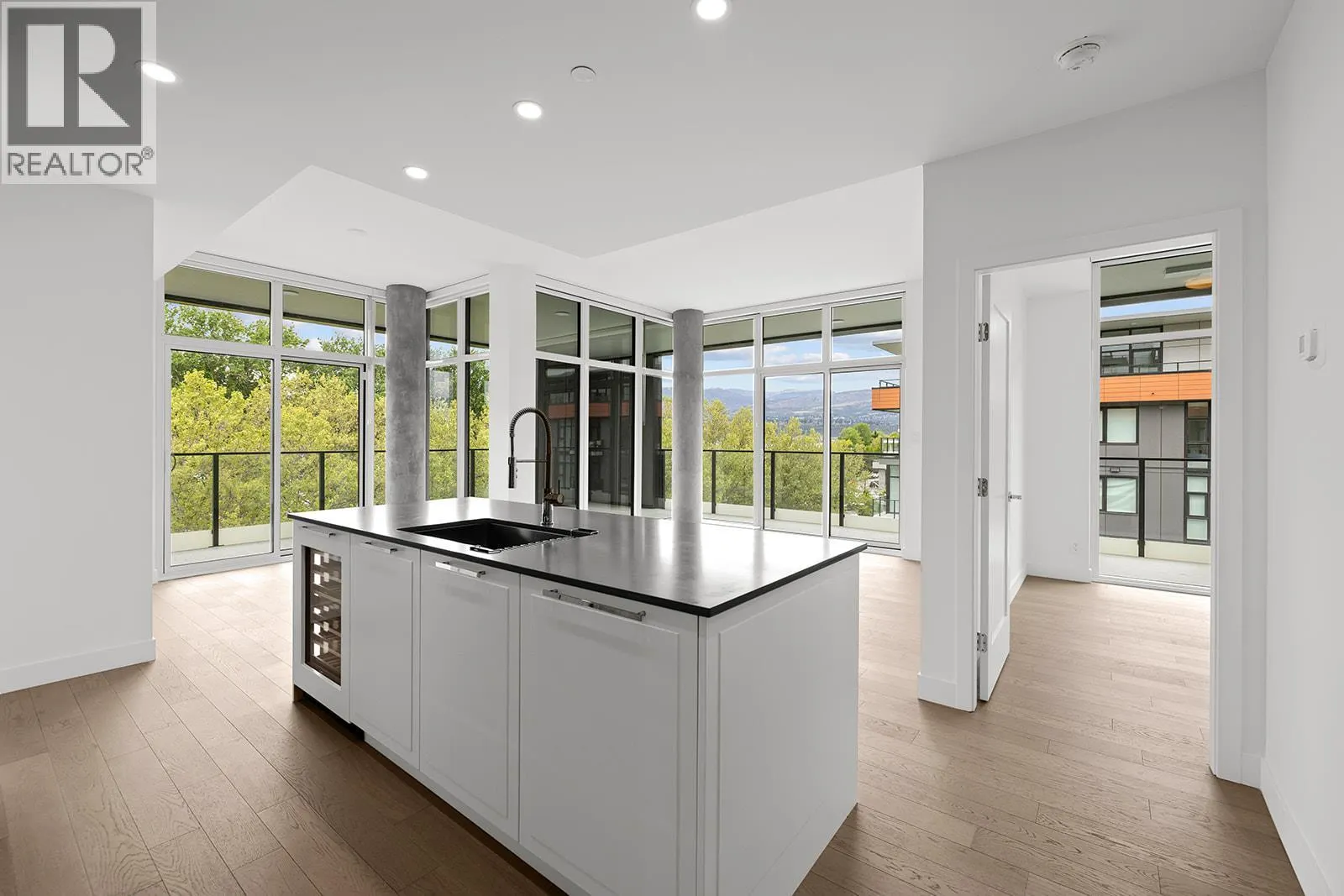 3409 Lakeshore Road Unit# 509