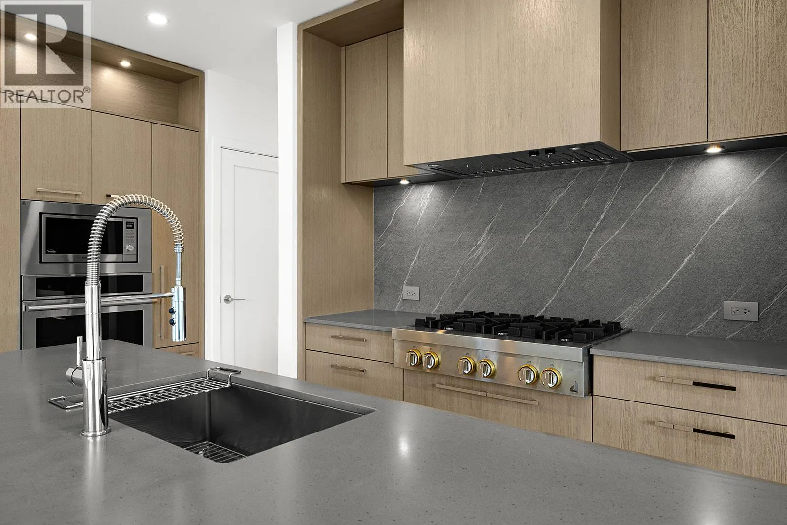 3409 Lakeshore Road Unit# 509