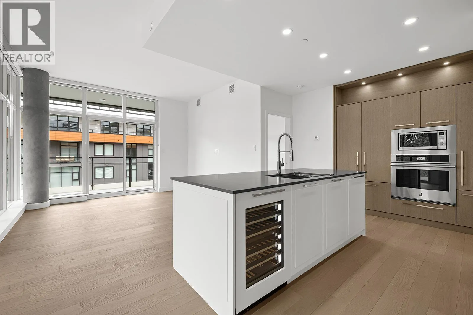 3409 Lakeshore Road Unit# 509