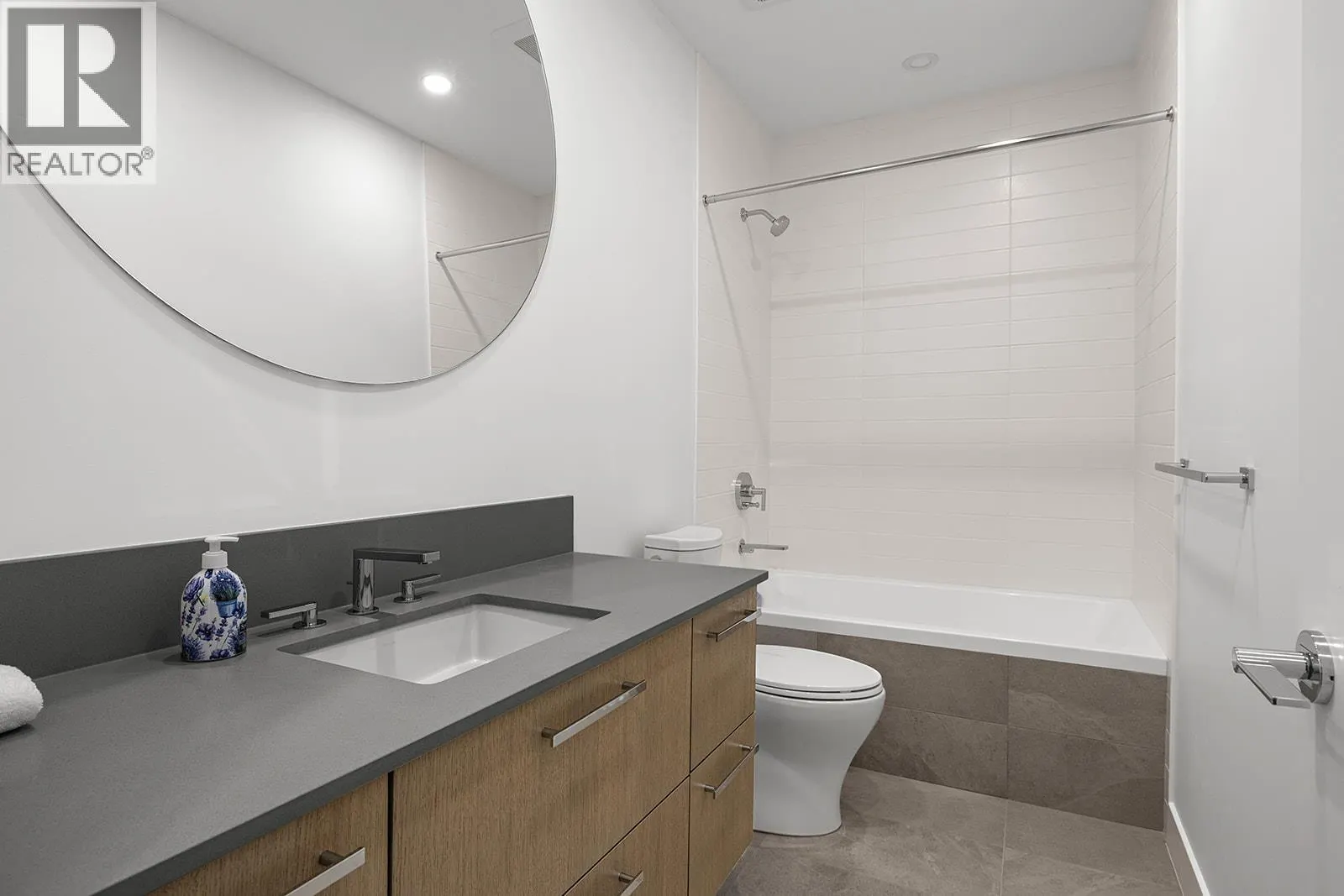 3409 Lakeshore Road Unit# 509