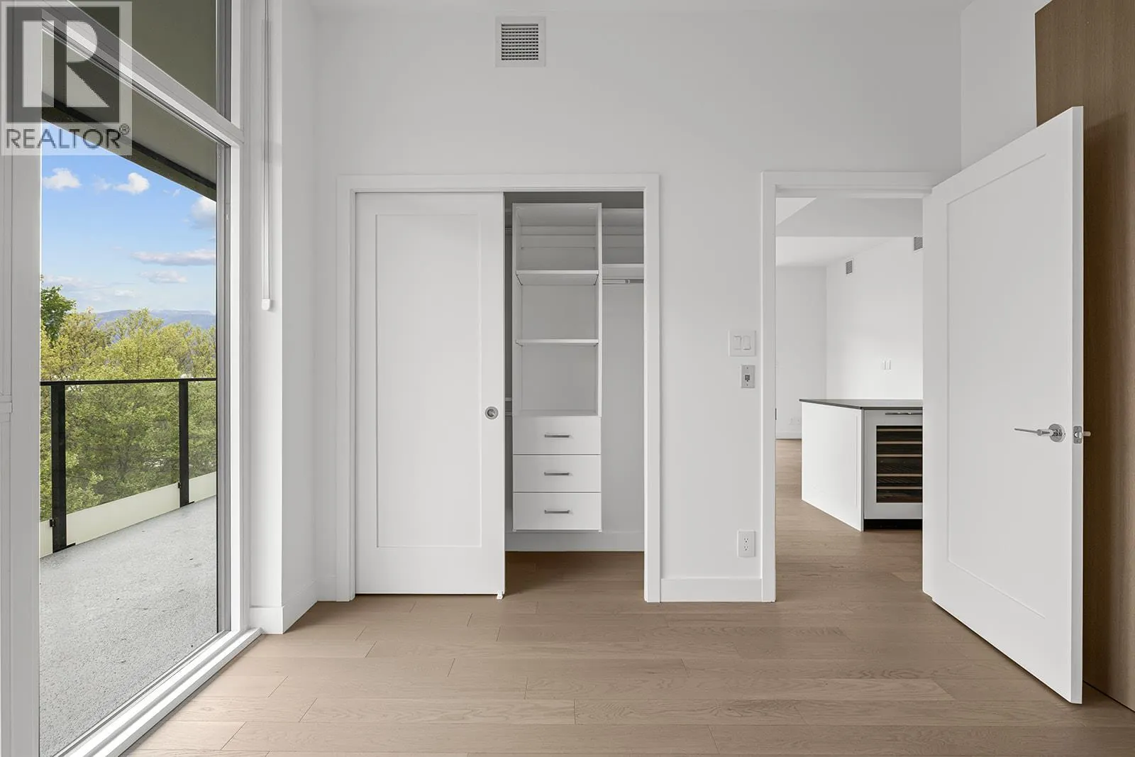 3409 Lakeshore Road Unit# 509