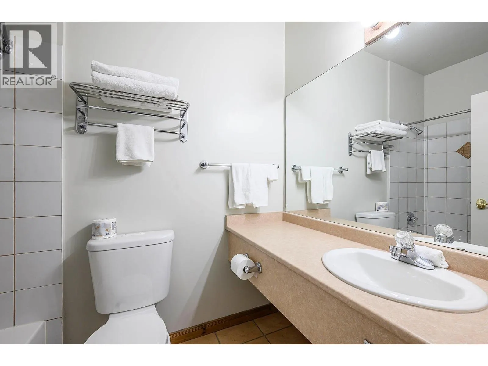 3160 CREEKSIDE Way Unit# 412