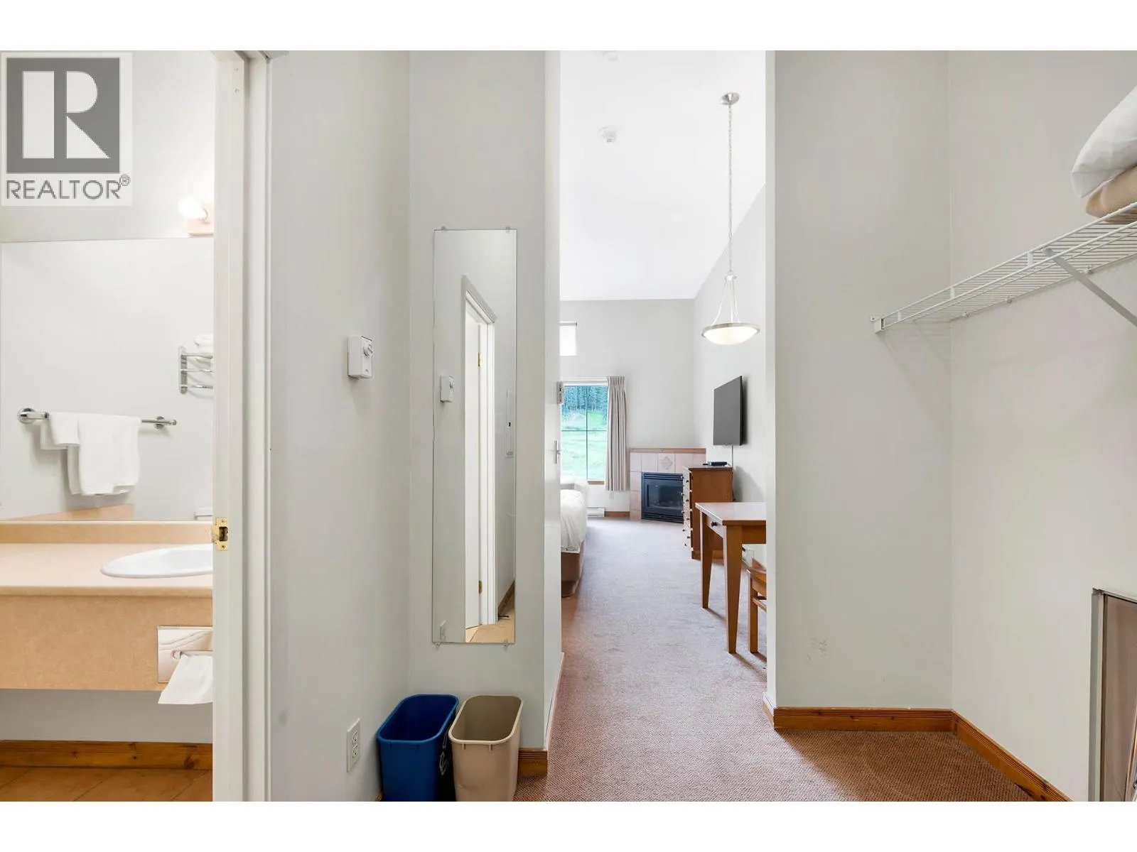 3160 CREEKSIDE Way Unit# 412