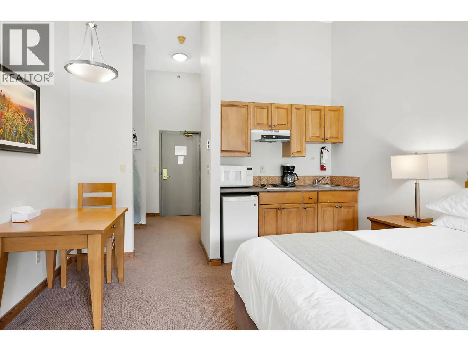 3160 CREEKSIDE Way Unit# 412