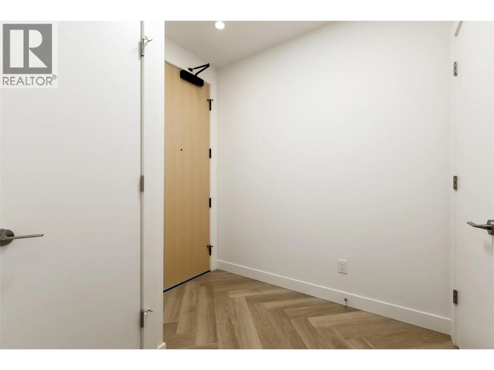 3340 Lakeshore Road Unit# 511