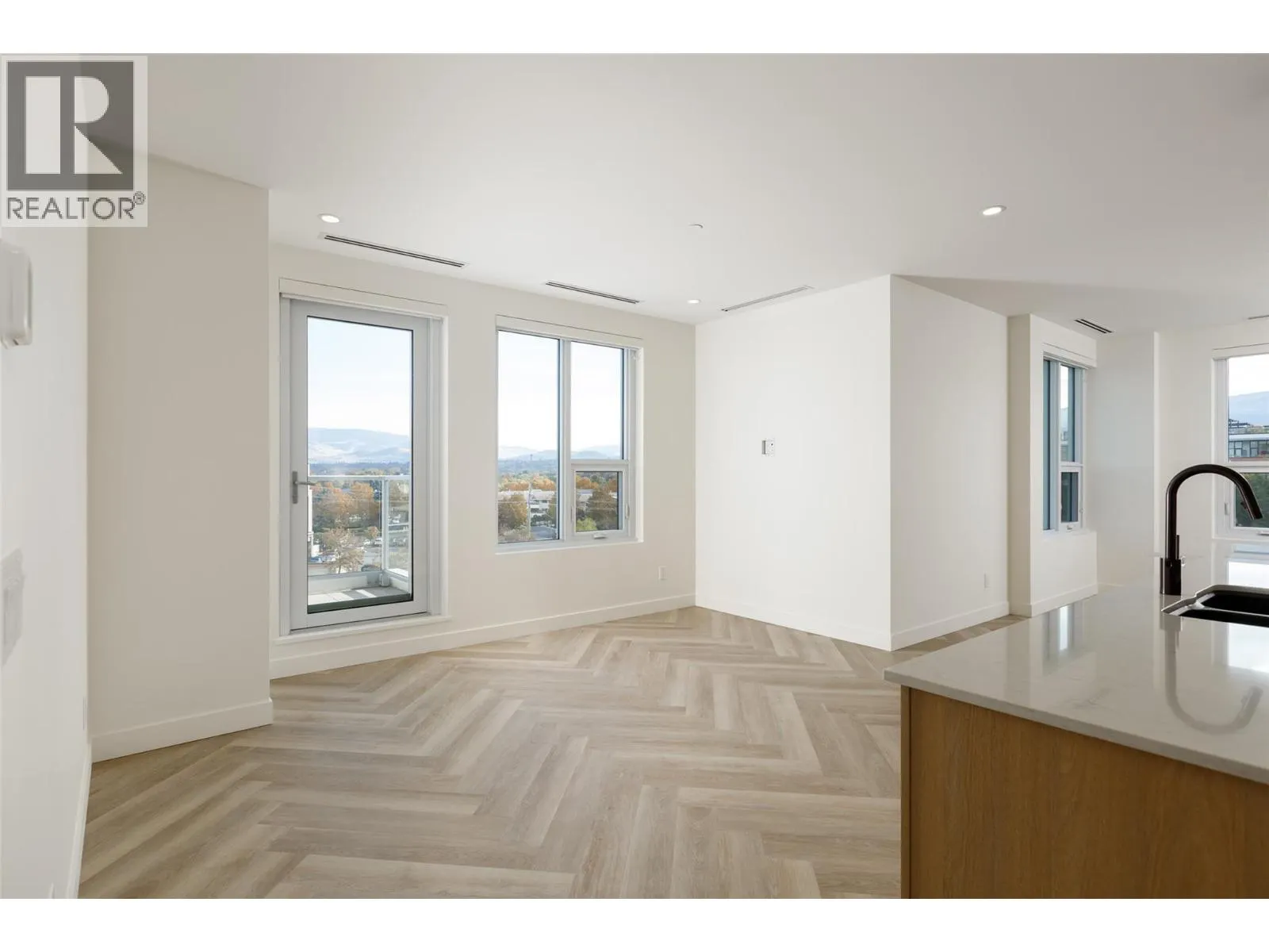 3340 Lakeshore Road Unit# 511