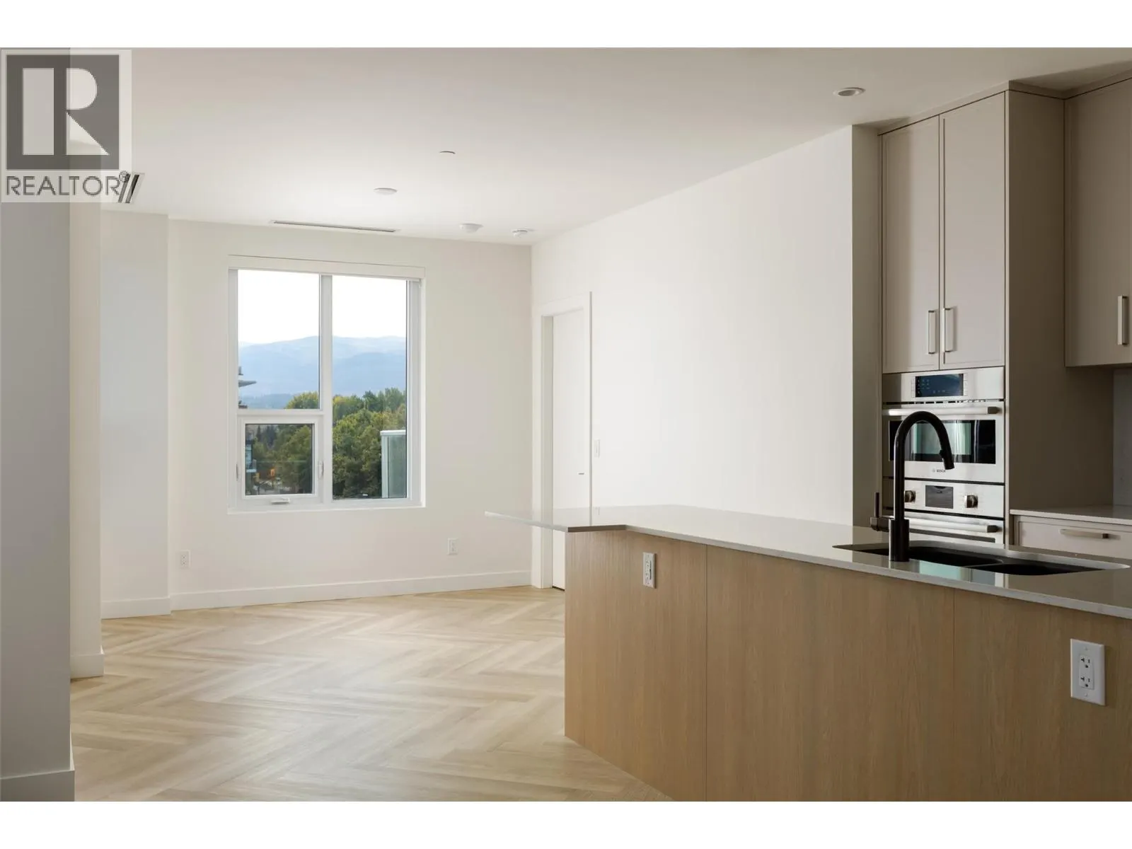 3340 Lakeshore Road Unit# 511