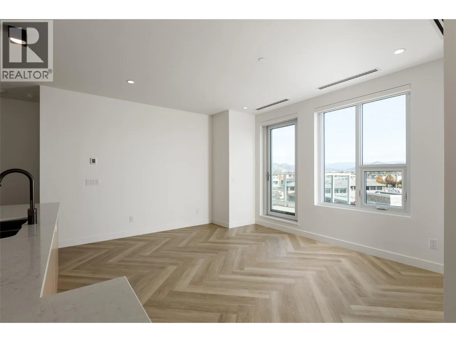 3340 Lakeshore Road Unit# 511