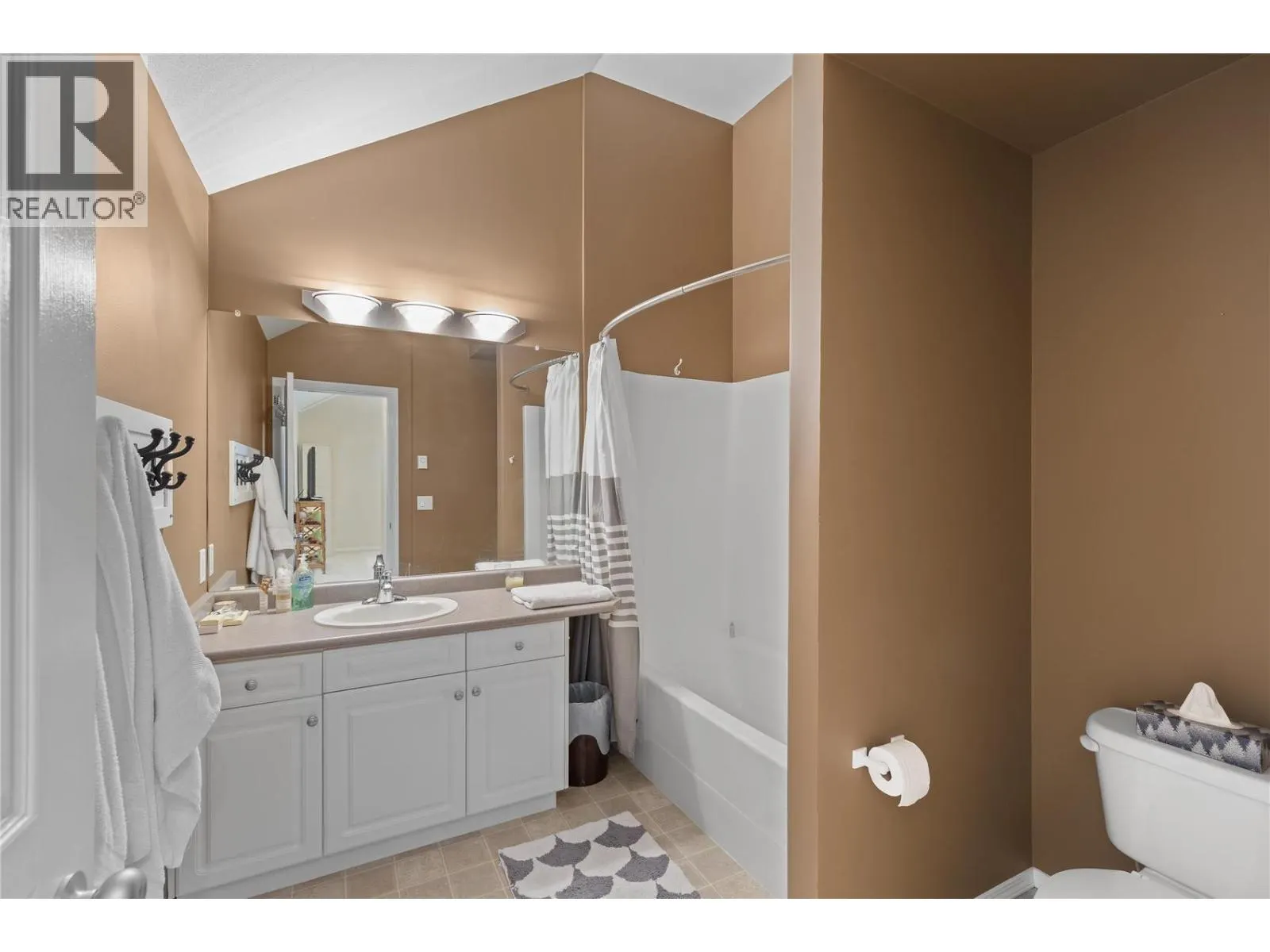 2300 Benvoulin Road Unit# 303