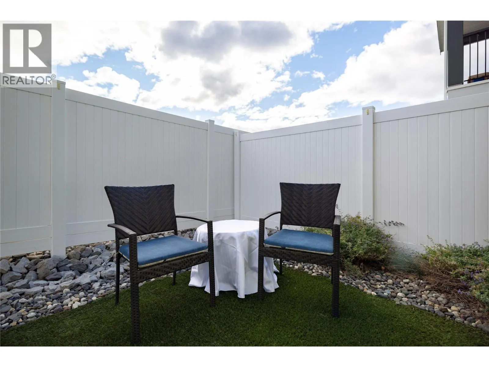 2363 Hawks Boulevard