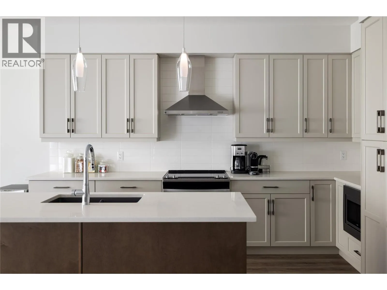 2363 Hawks Boulevard