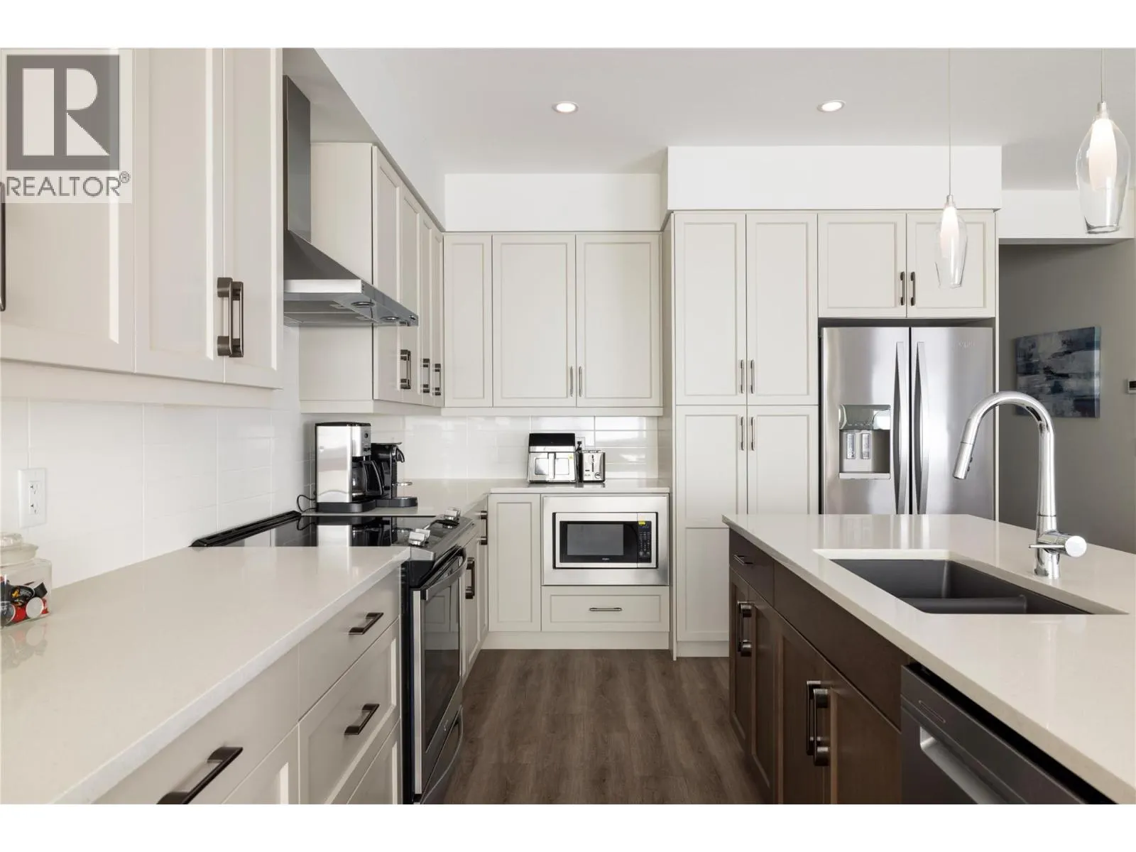 2363 Hawks Boulevard