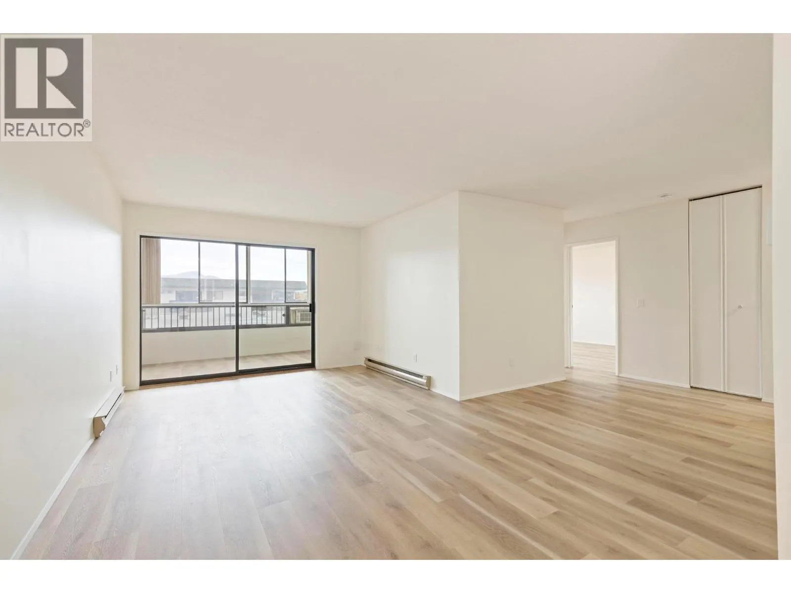 555 Rowcliffe Avenue Unit# 403