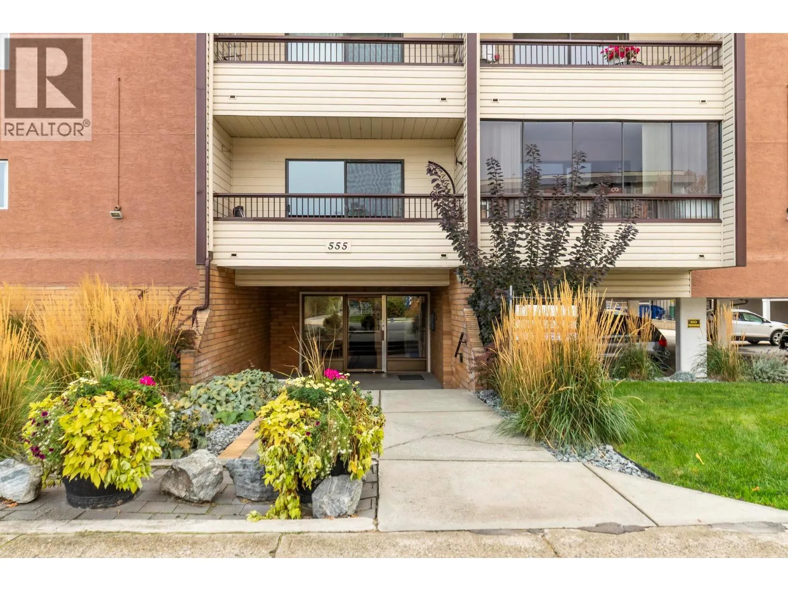 555 Rowcliffe Avenue Unit# 403