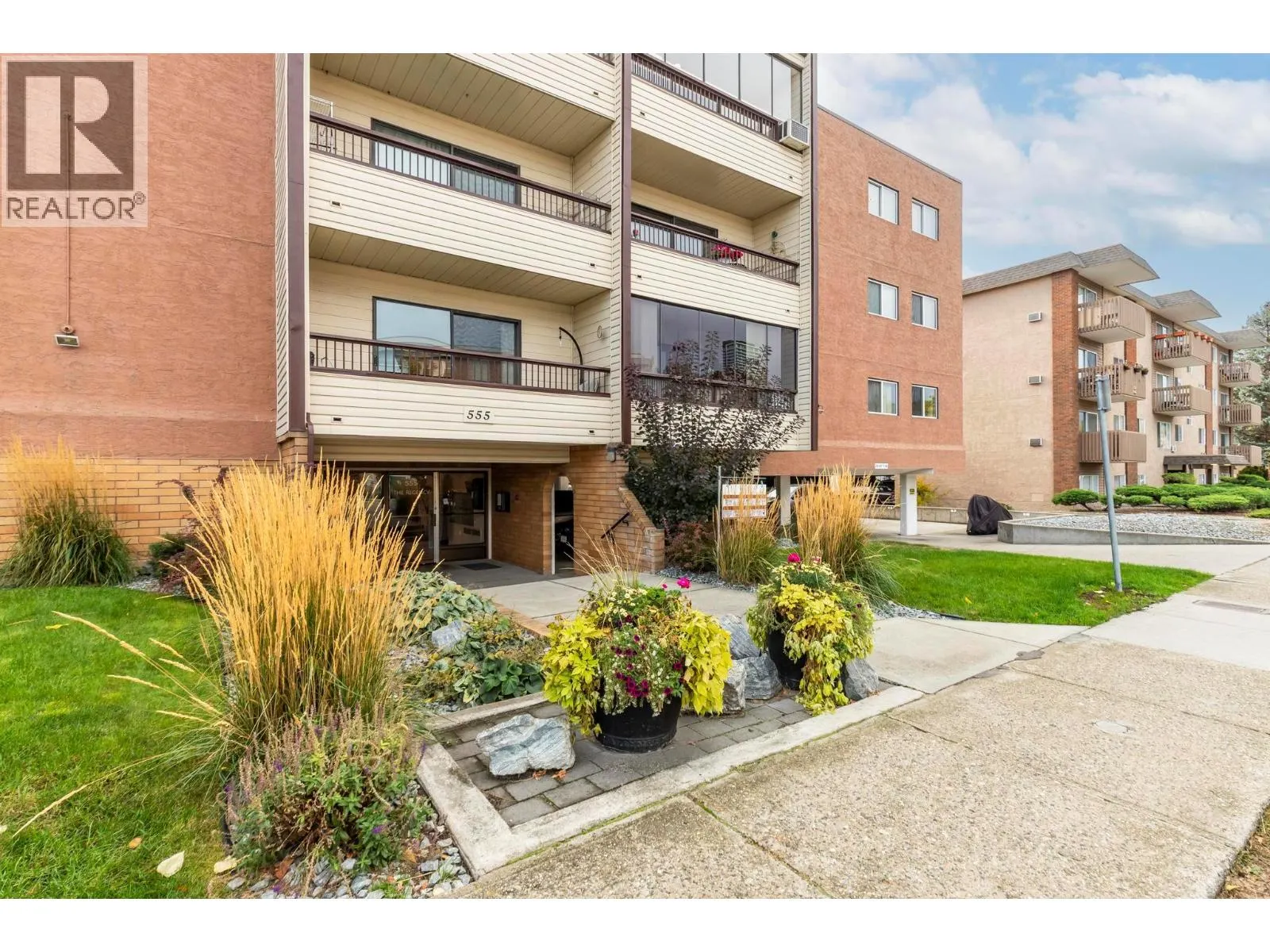 555 Rowcliffe Avenue Unit# 403