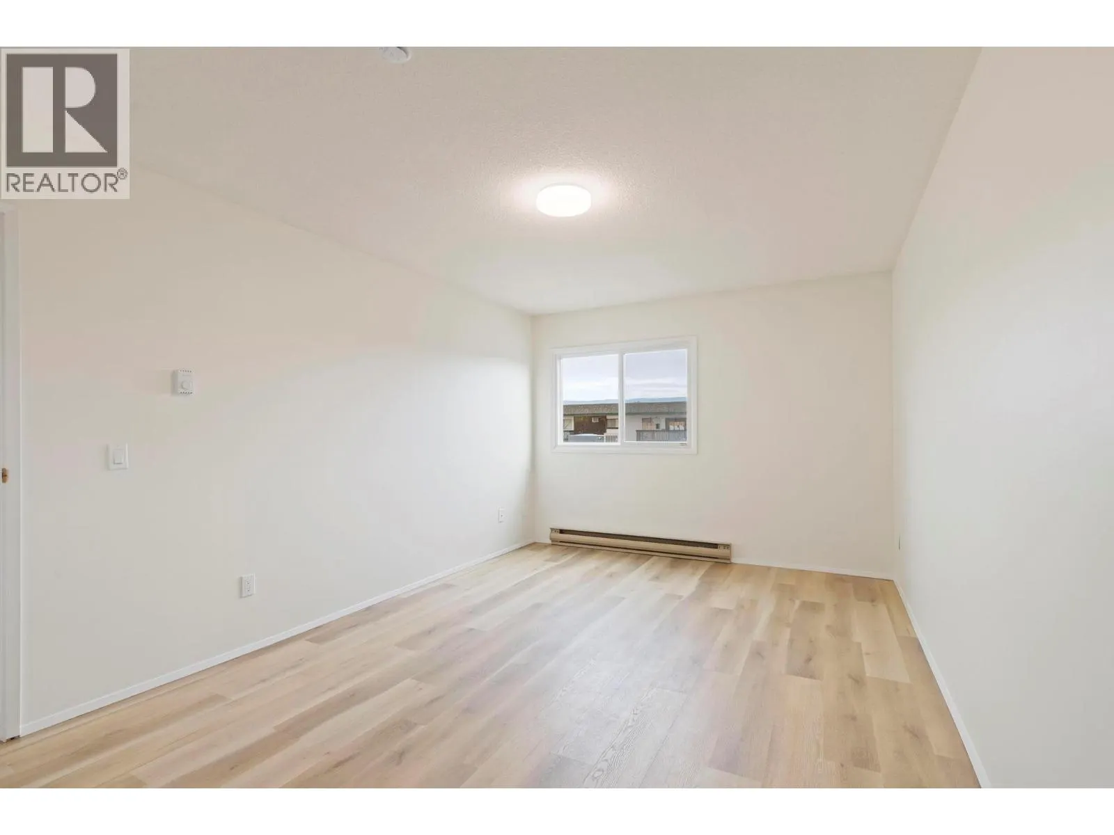 555 Rowcliffe Avenue Unit# 403