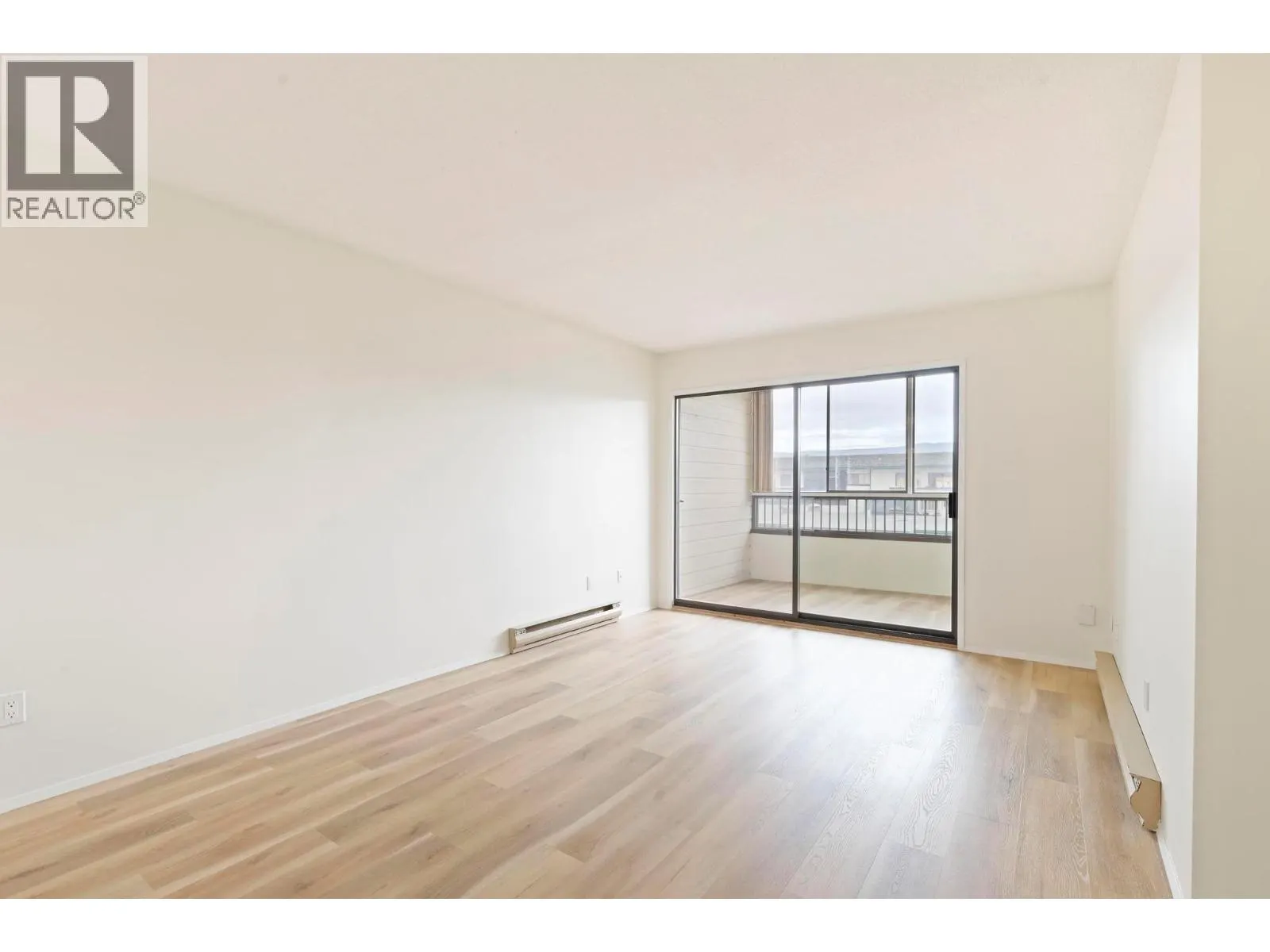 555 Rowcliffe Avenue Unit# 403