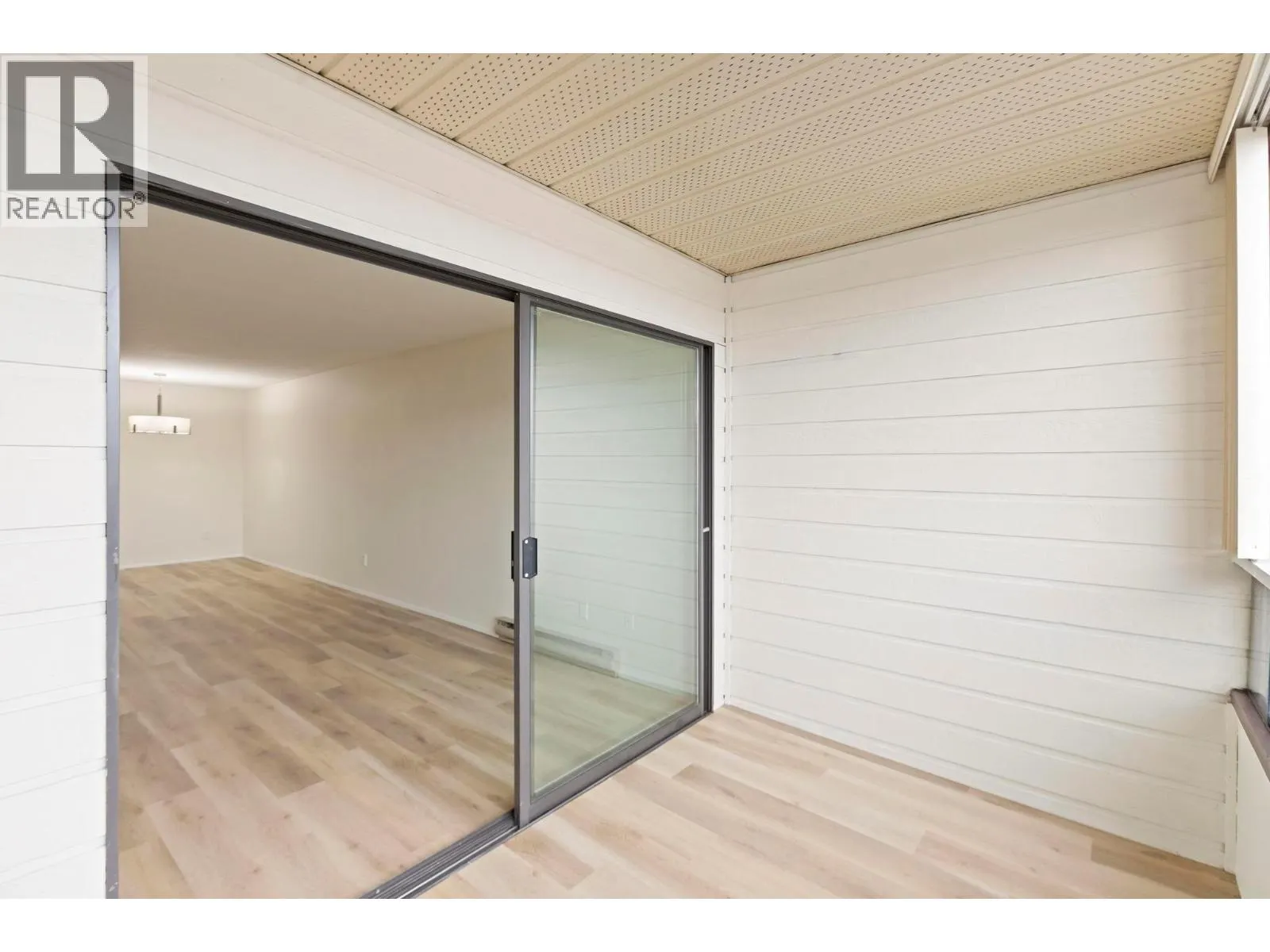 555 Rowcliffe Avenue Unit# 403