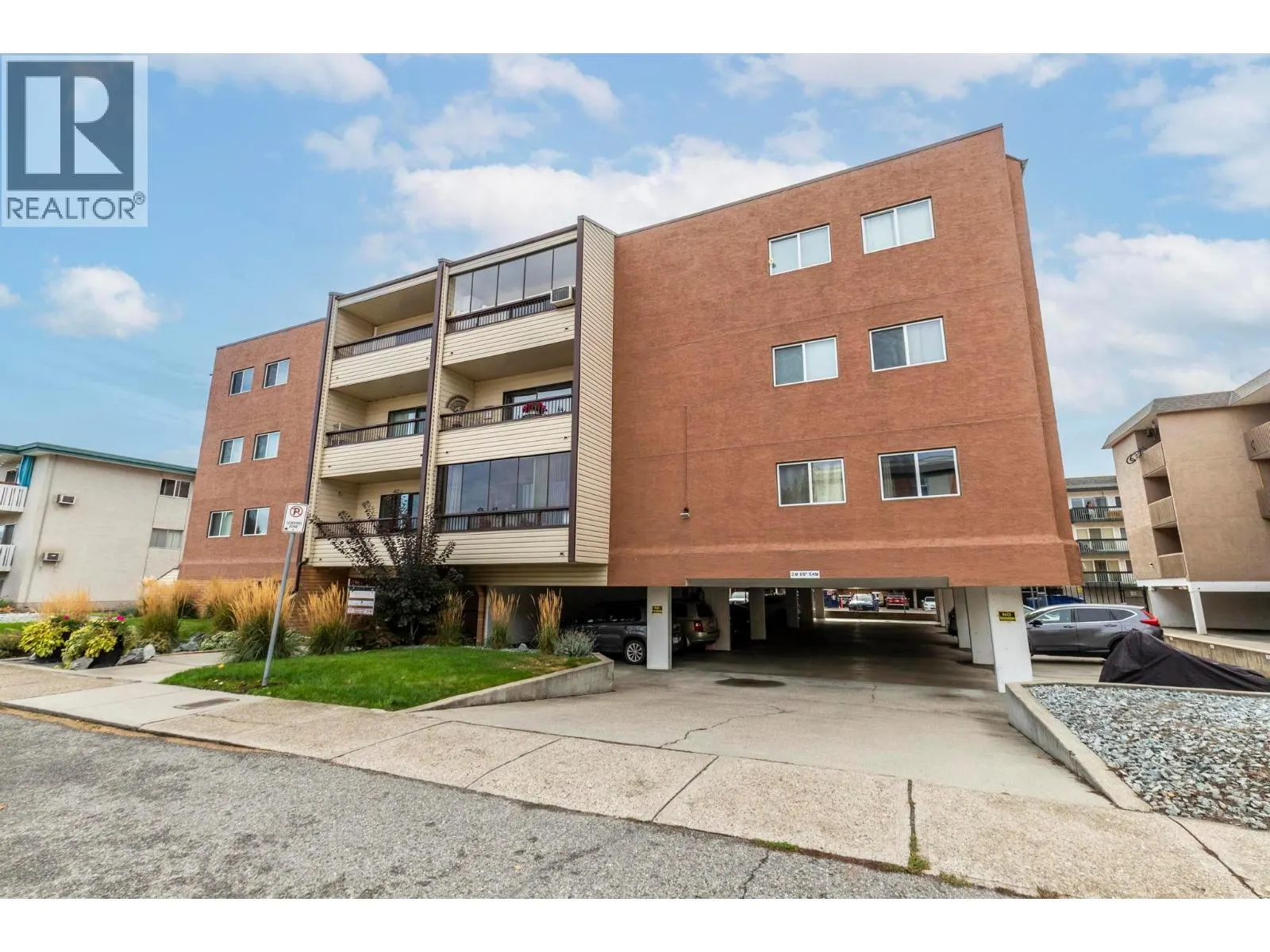 555 Rowcliffe Avenue Unit# 403