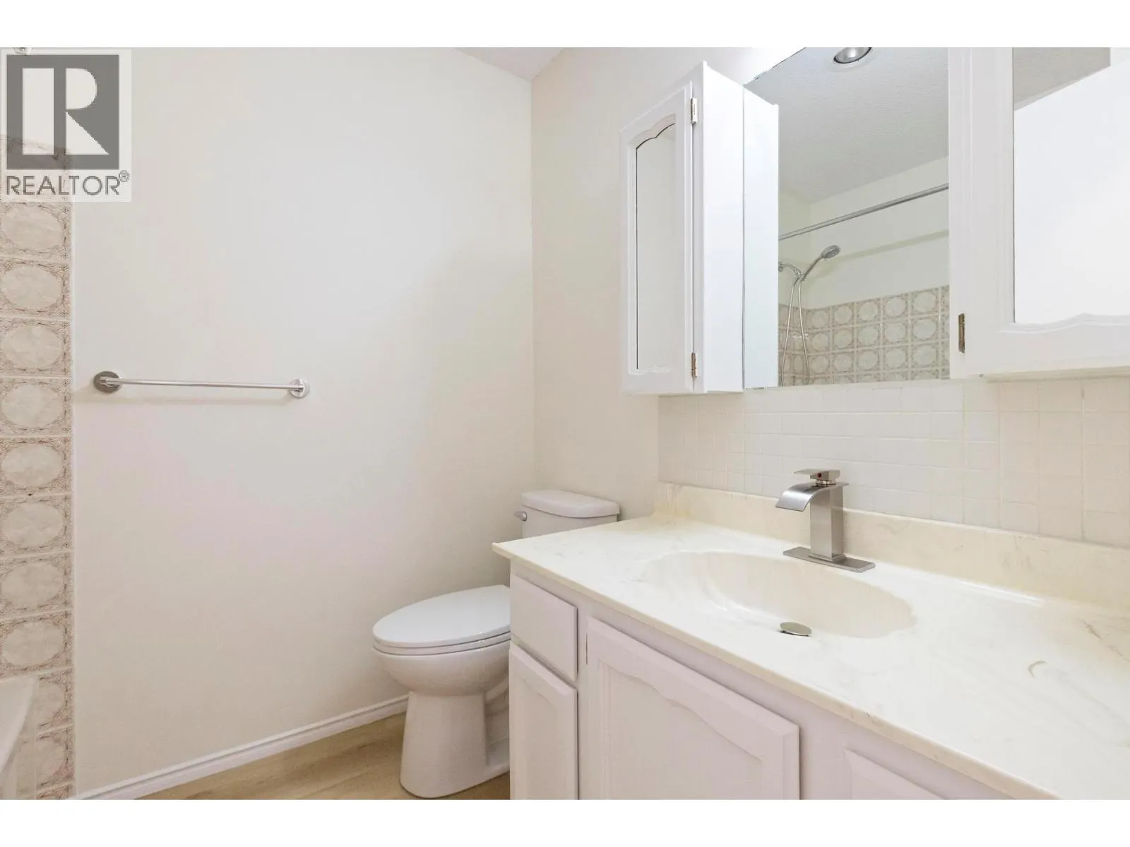 555 Rowcliffe Avenue Unit# 403