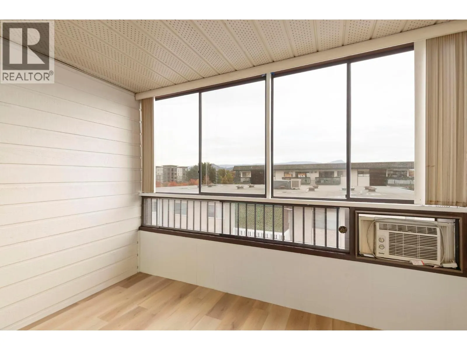 555 Rowcliffe Avenue Unit# 403