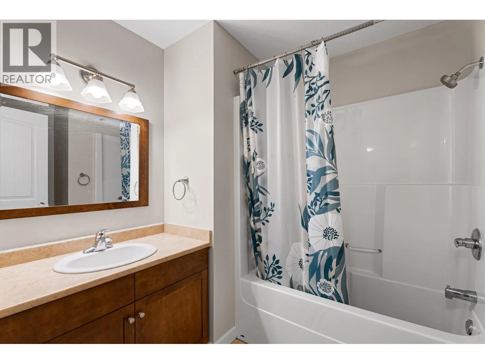 2060 12th Avenue NE Unit# 3