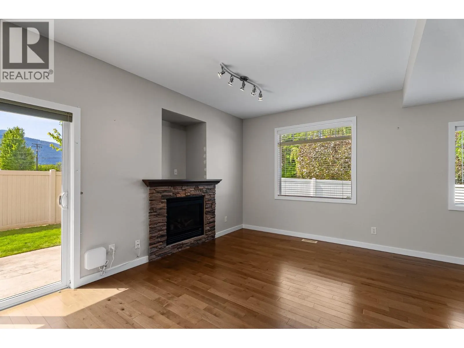 2060 12th Avenue NE Unit# 3