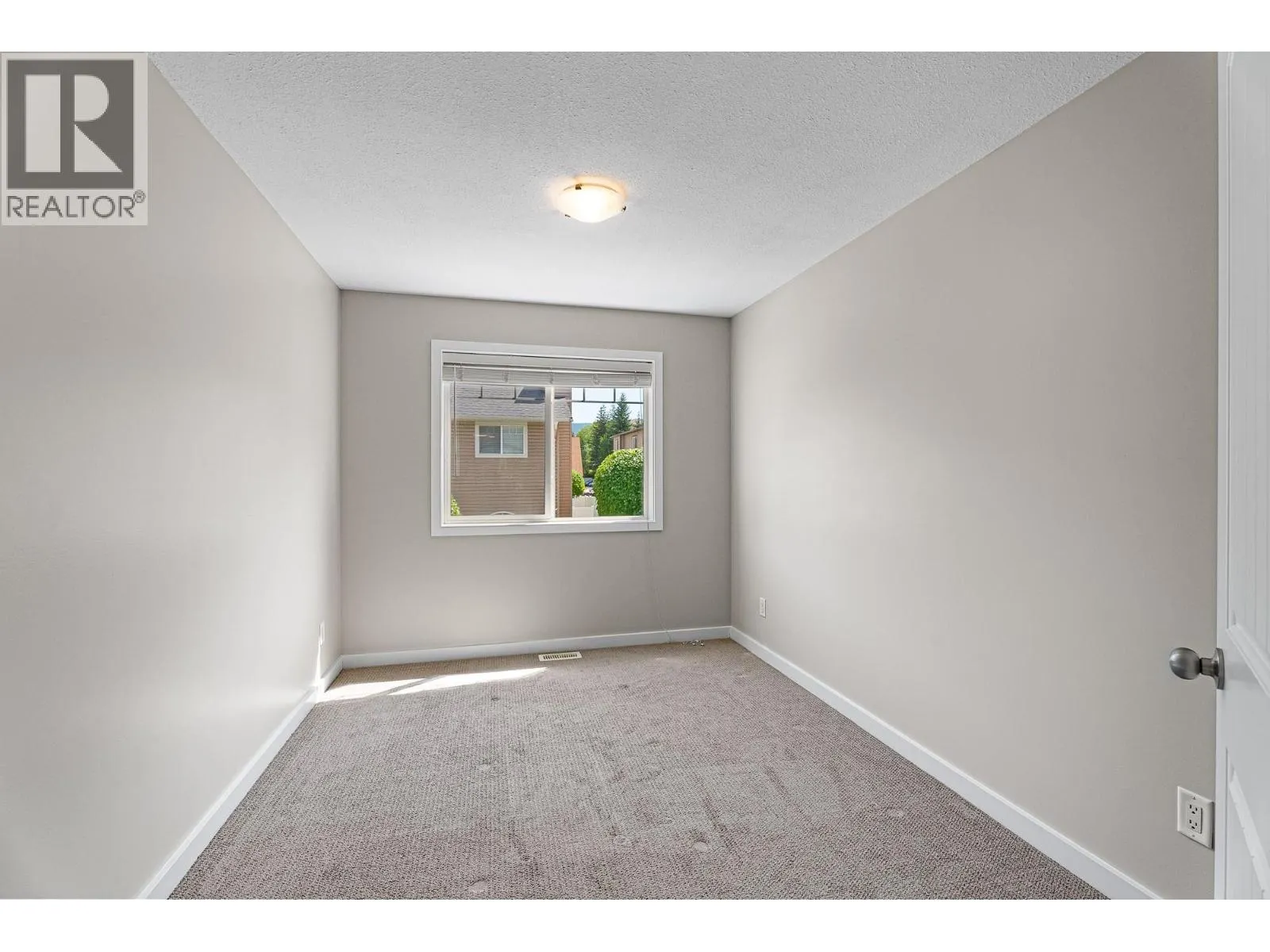 2060 12th Avenue NE Unit# 3