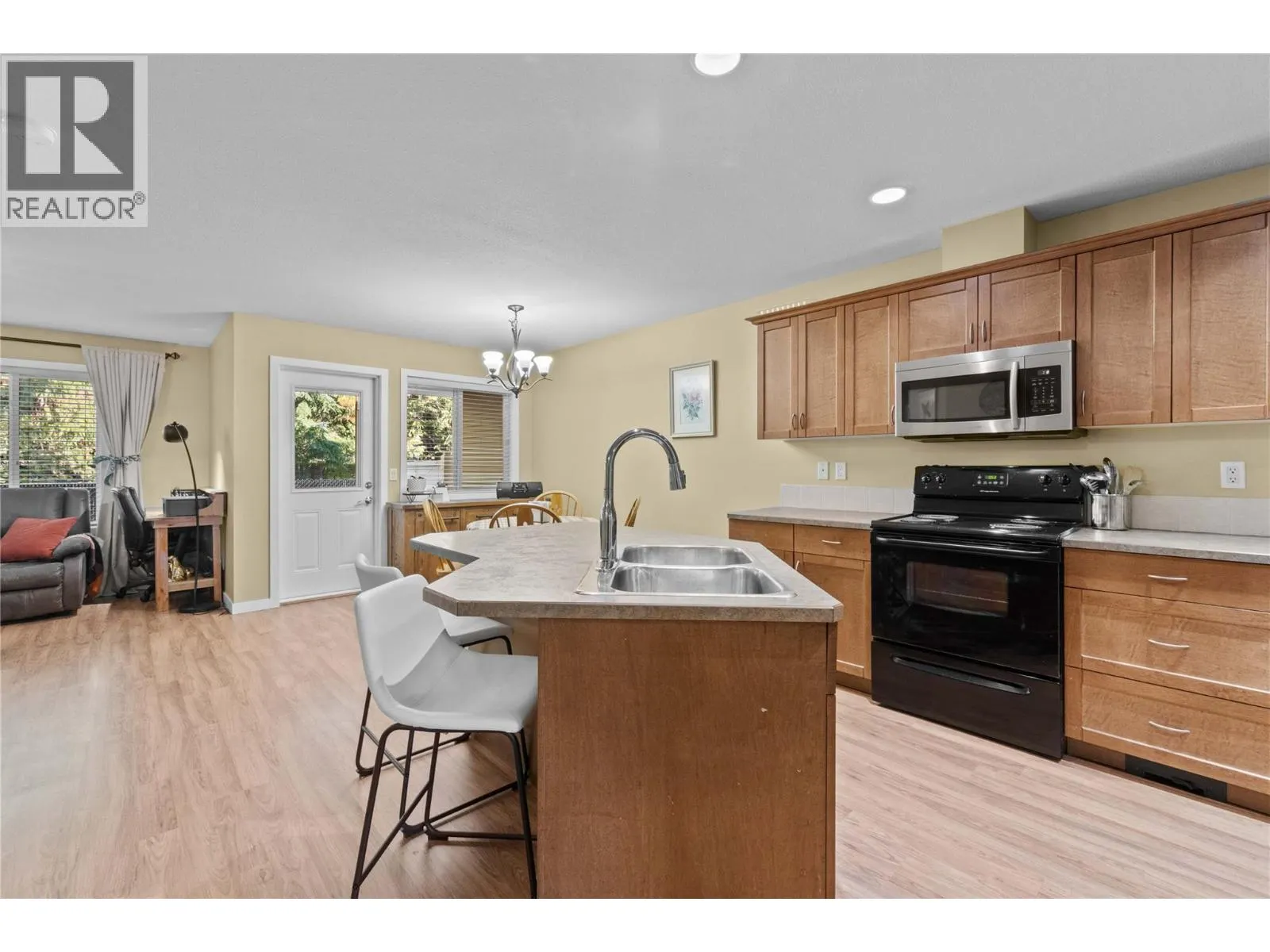 222 Martin Street Unit# 124