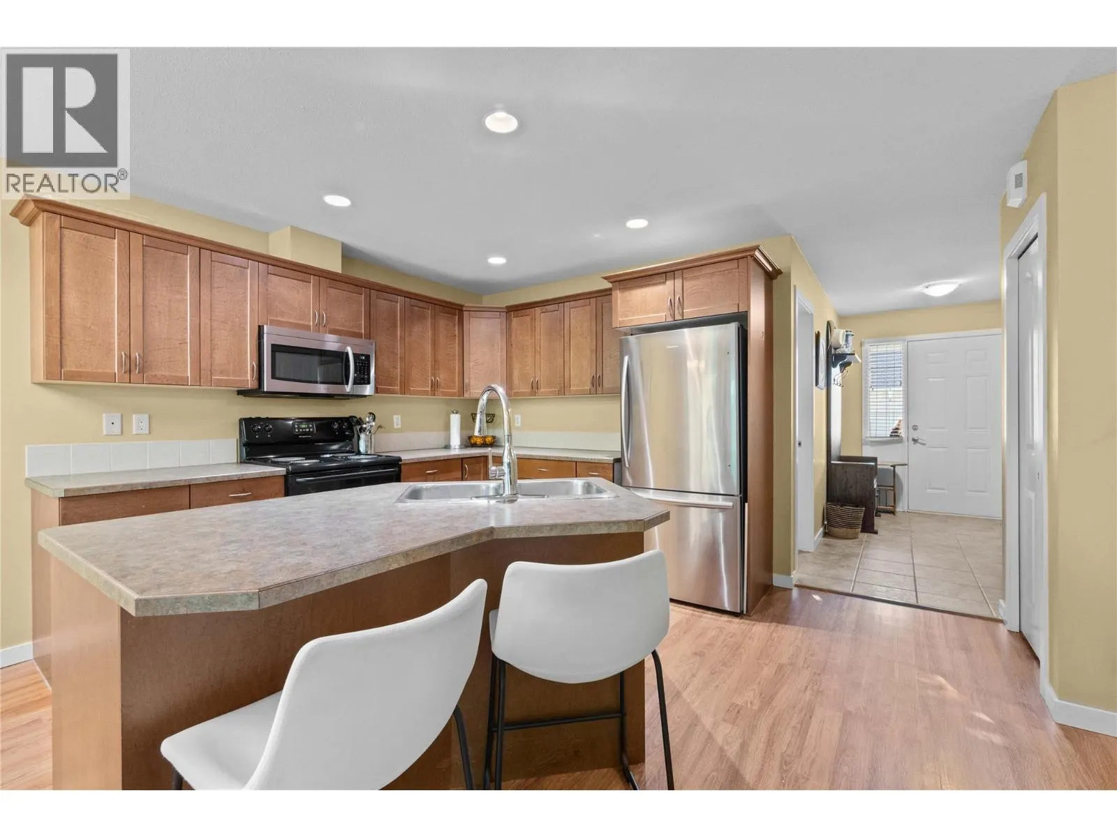 222 Martin Street Unit# 124