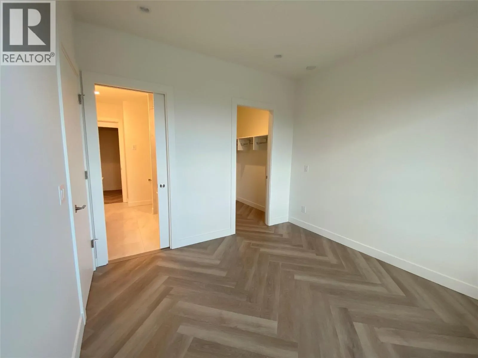 3340 Lakeshore Road Unit# 519