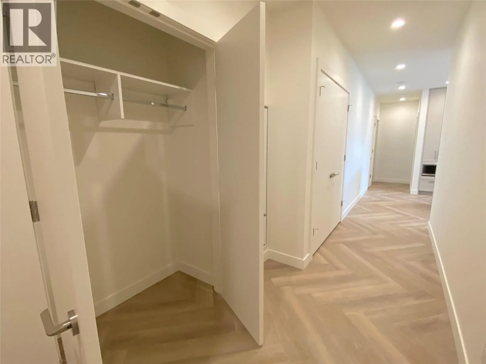 3340 Lakeshore Road Unit# 519