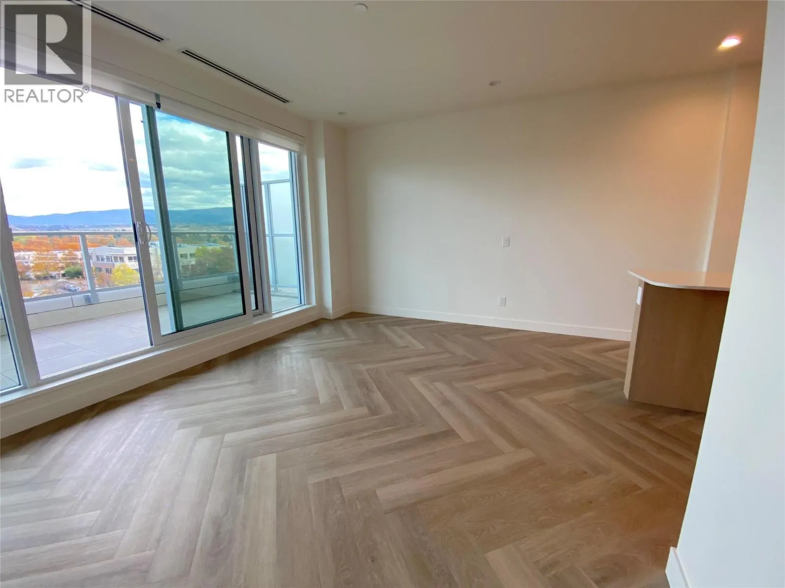 3340 Lakeshore Road Unit# 519