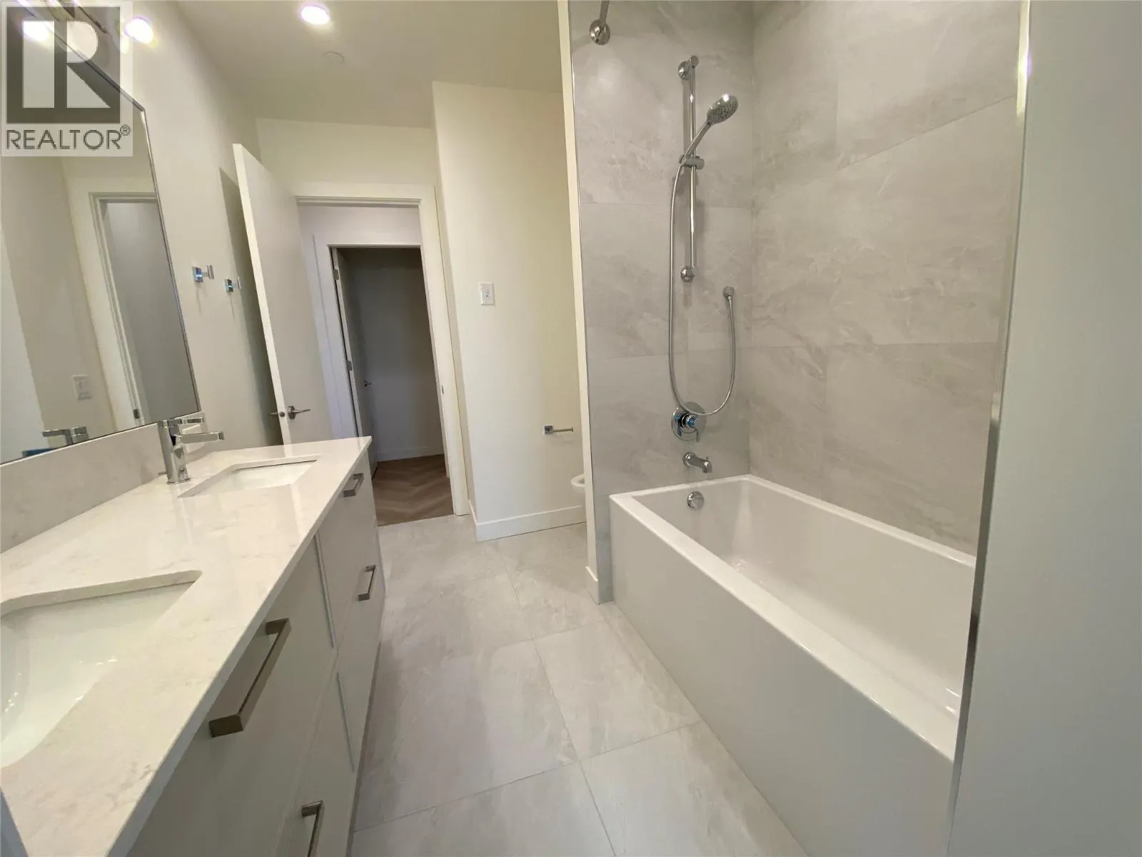 3340 Lakeshore Road Unit# 519