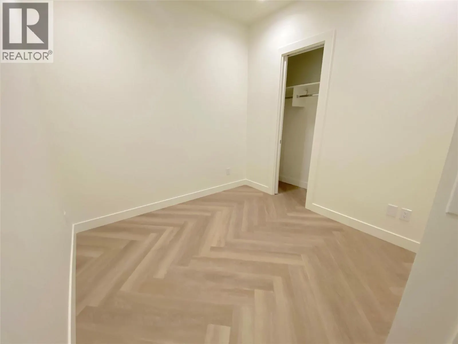 3340 Lakeshore Road Unit# 519