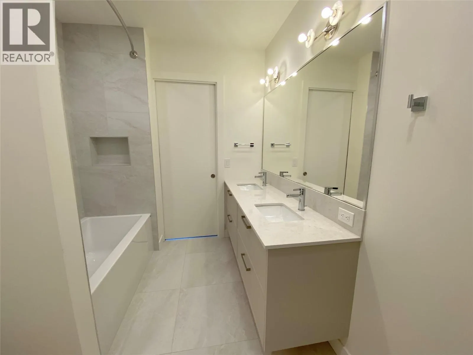 3340 Lakeshore Road Unit# 519