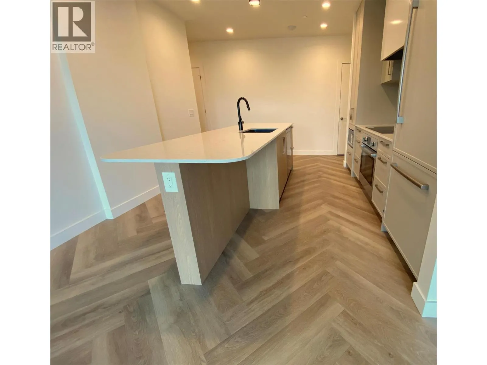 3340 Lakeshore Road Unit# 519