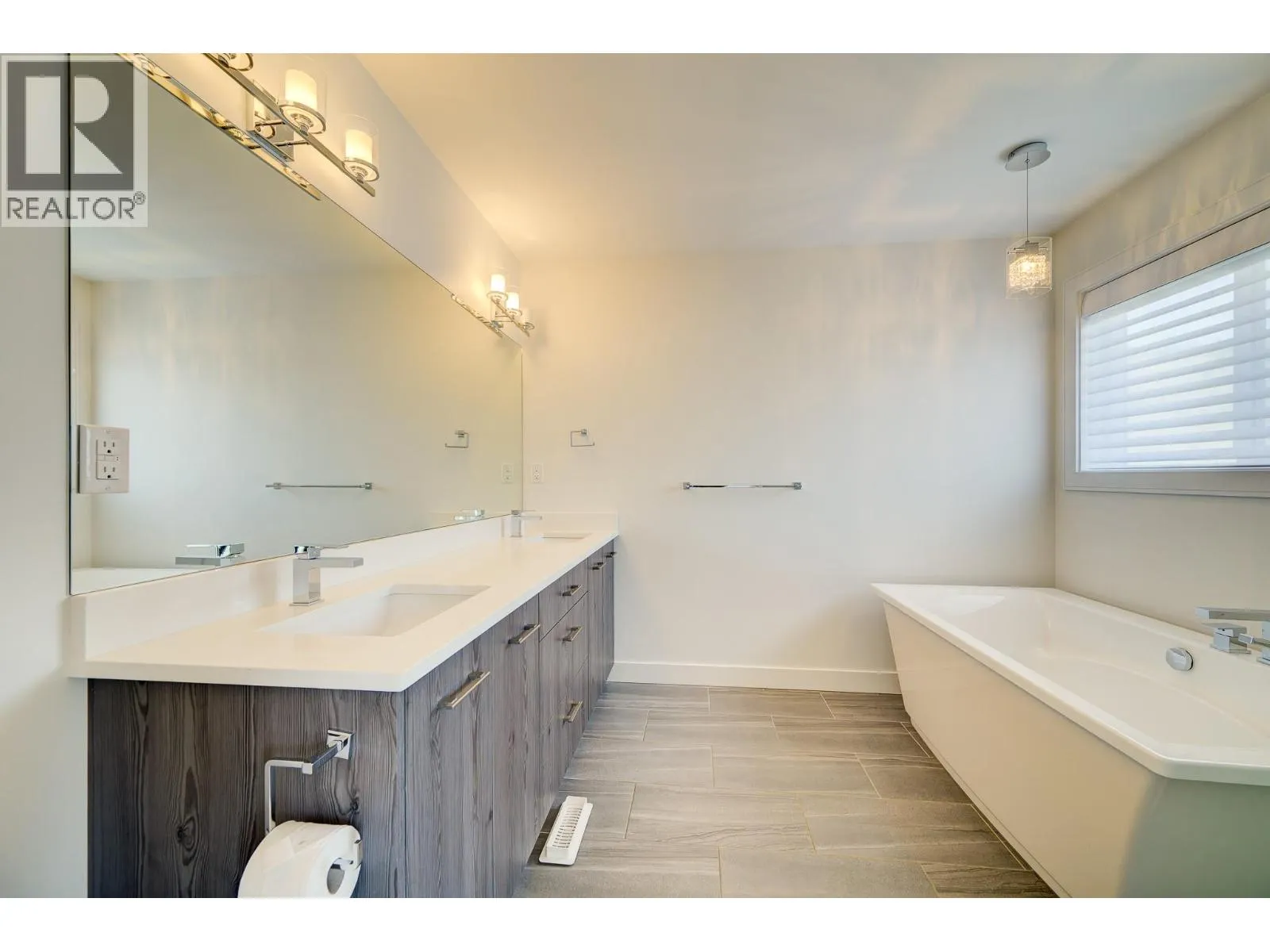 2273 Saddleback Drive