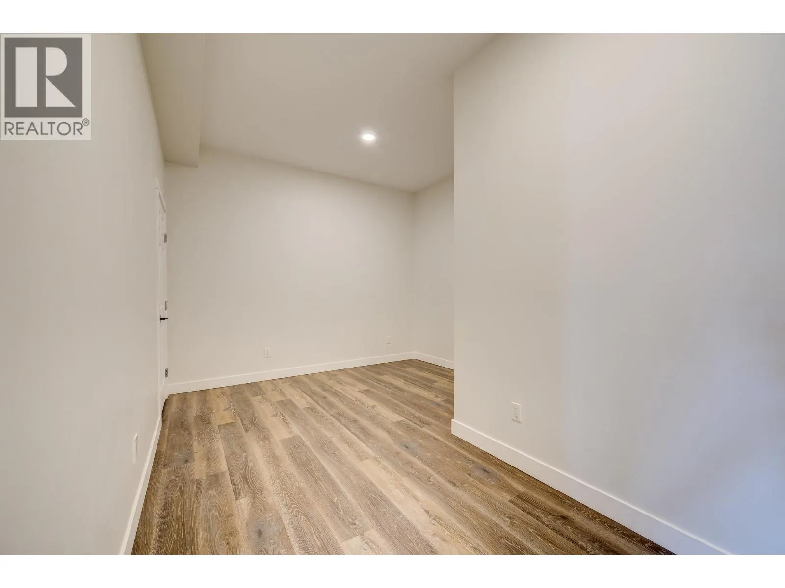 2273 Saddleback Drive