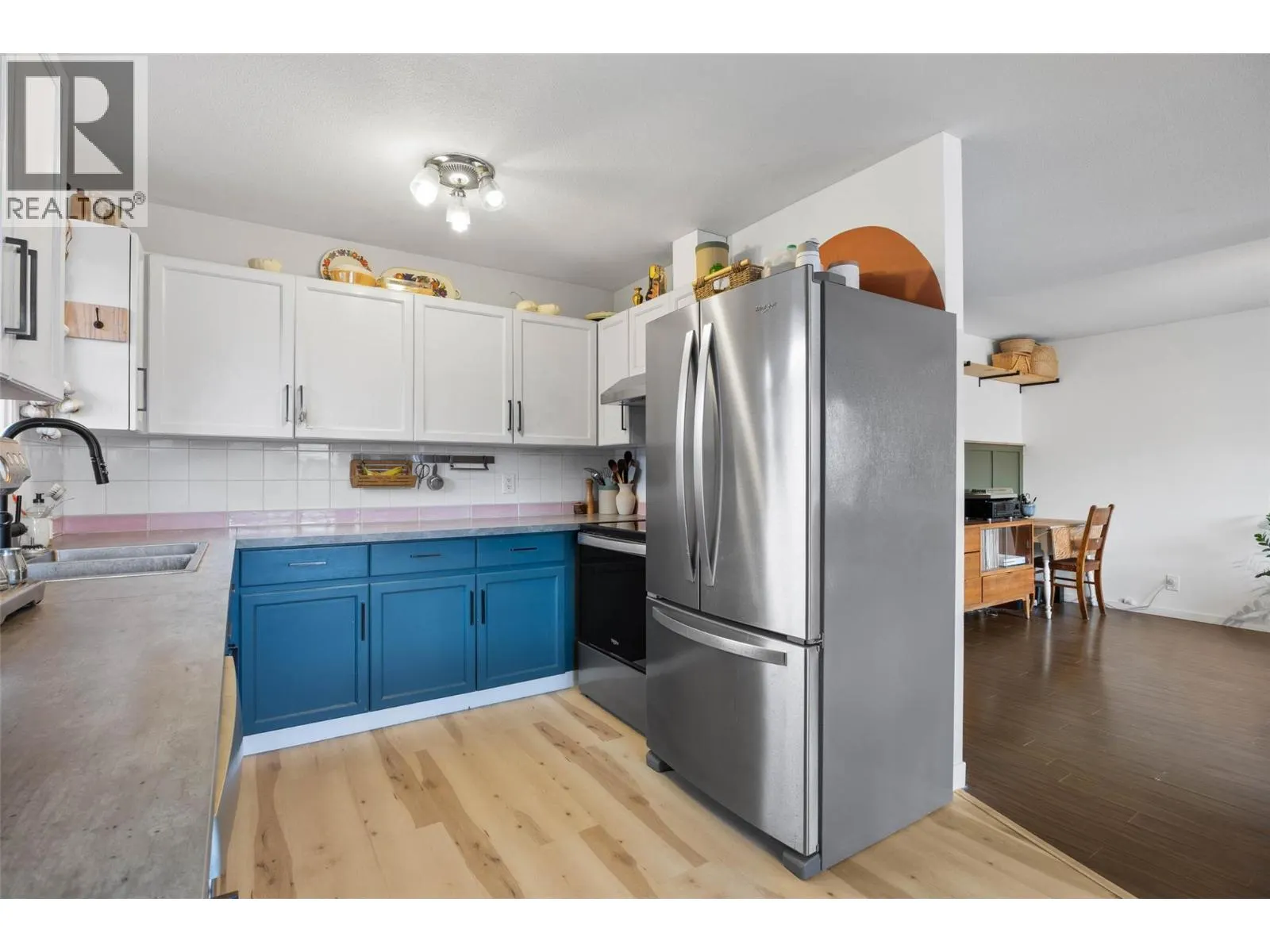 429 MACKENZIE Avenue