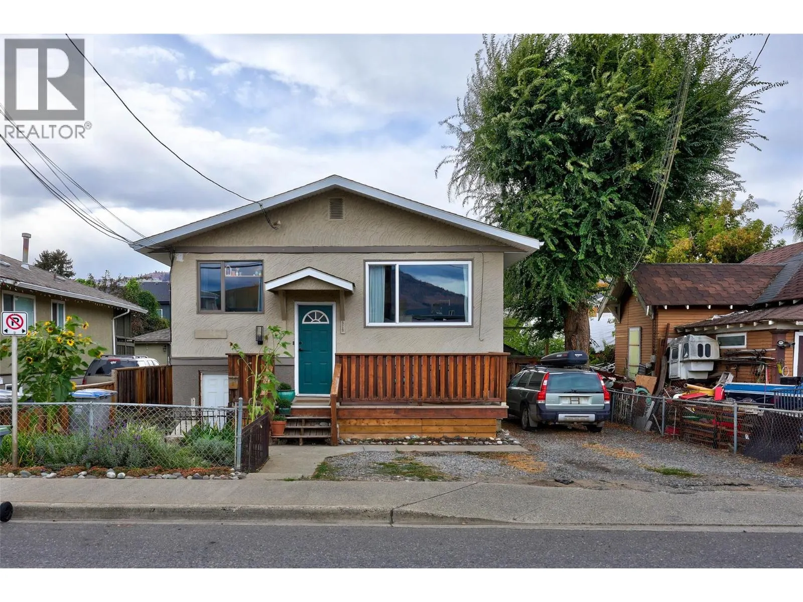 429 MACKENZIE Avenue