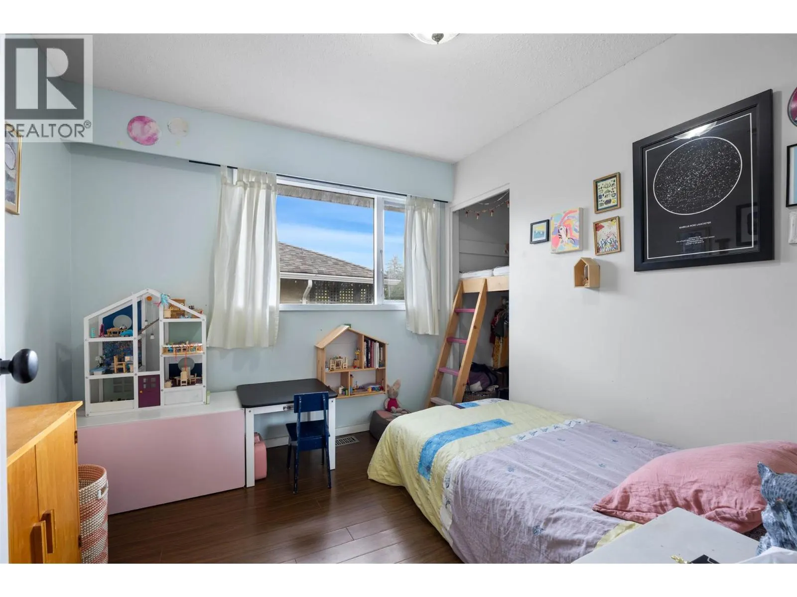 429 MACKENZIE Avenue