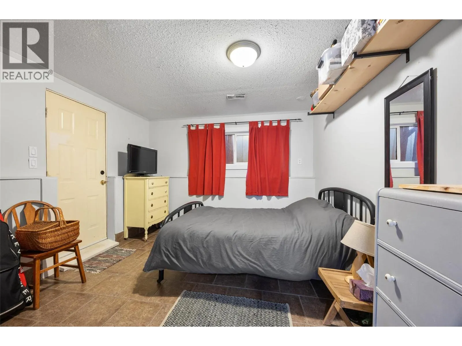 429 MACKENZIE Avenue