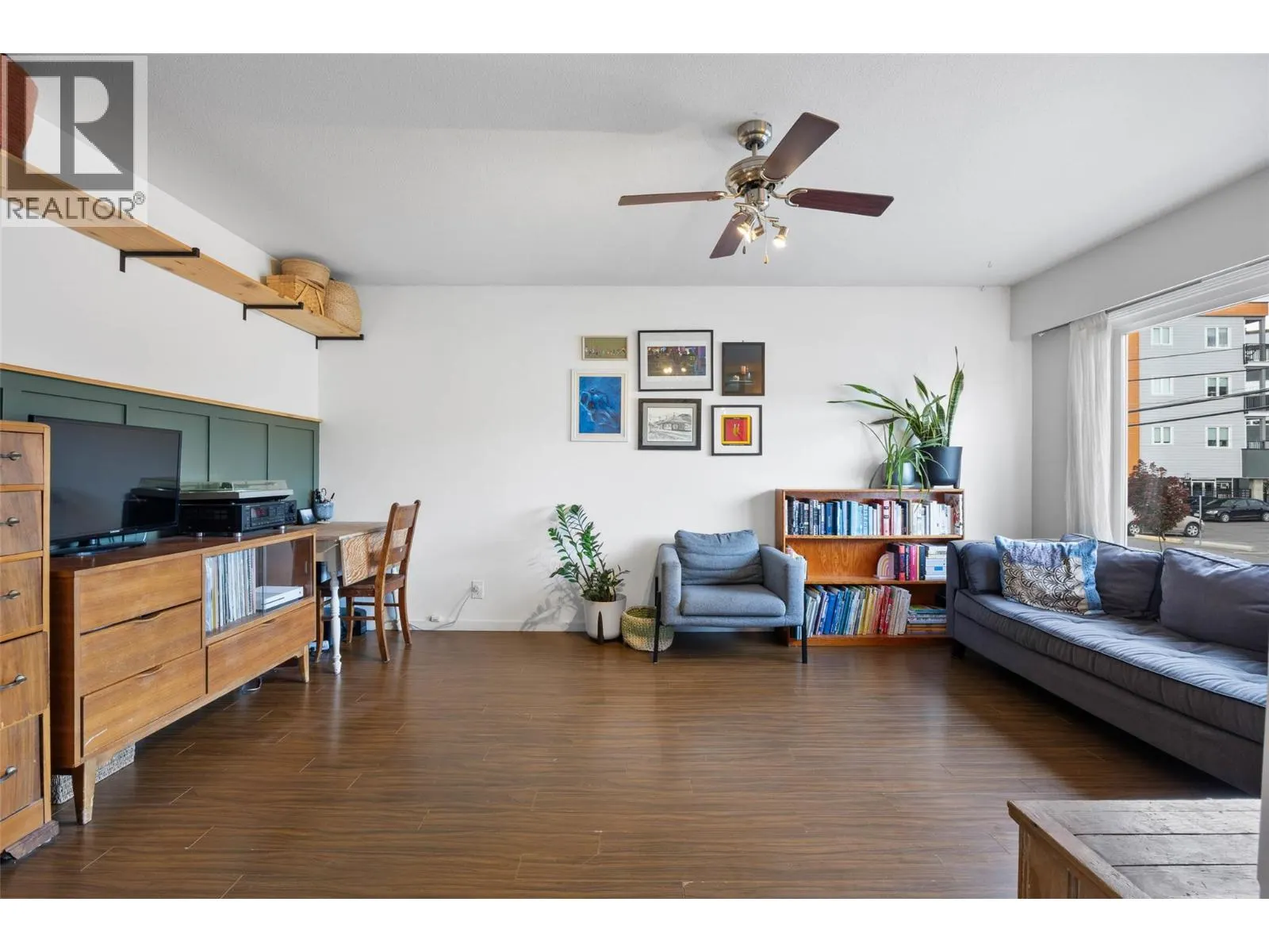 429 MACKENZIE Avenue