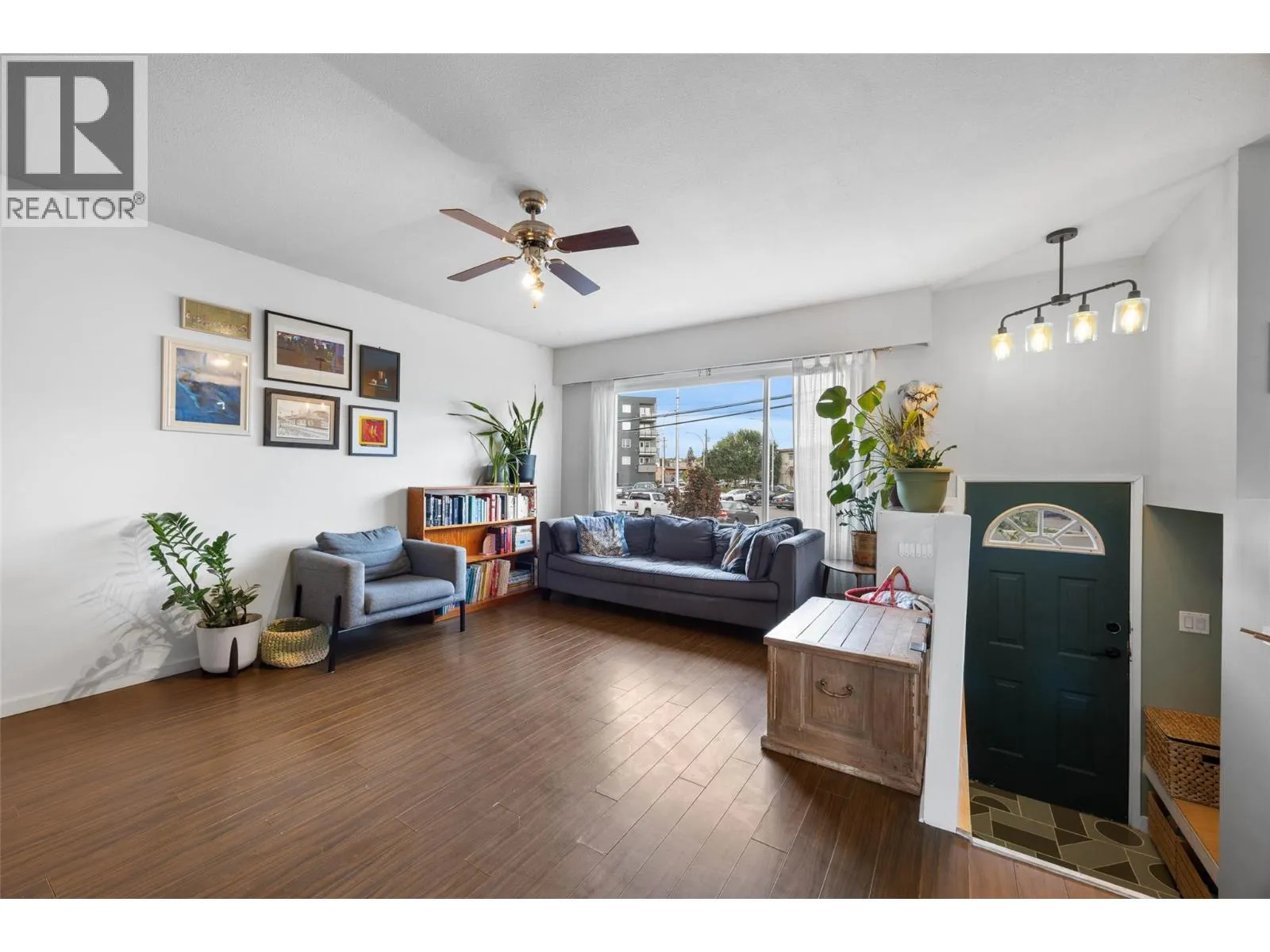 429 MACKENZIE Avenue