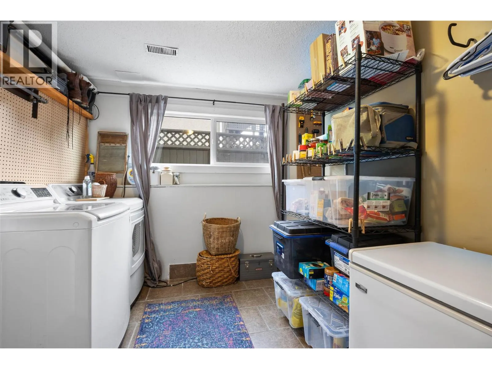 429 MACKENZIE Avenue