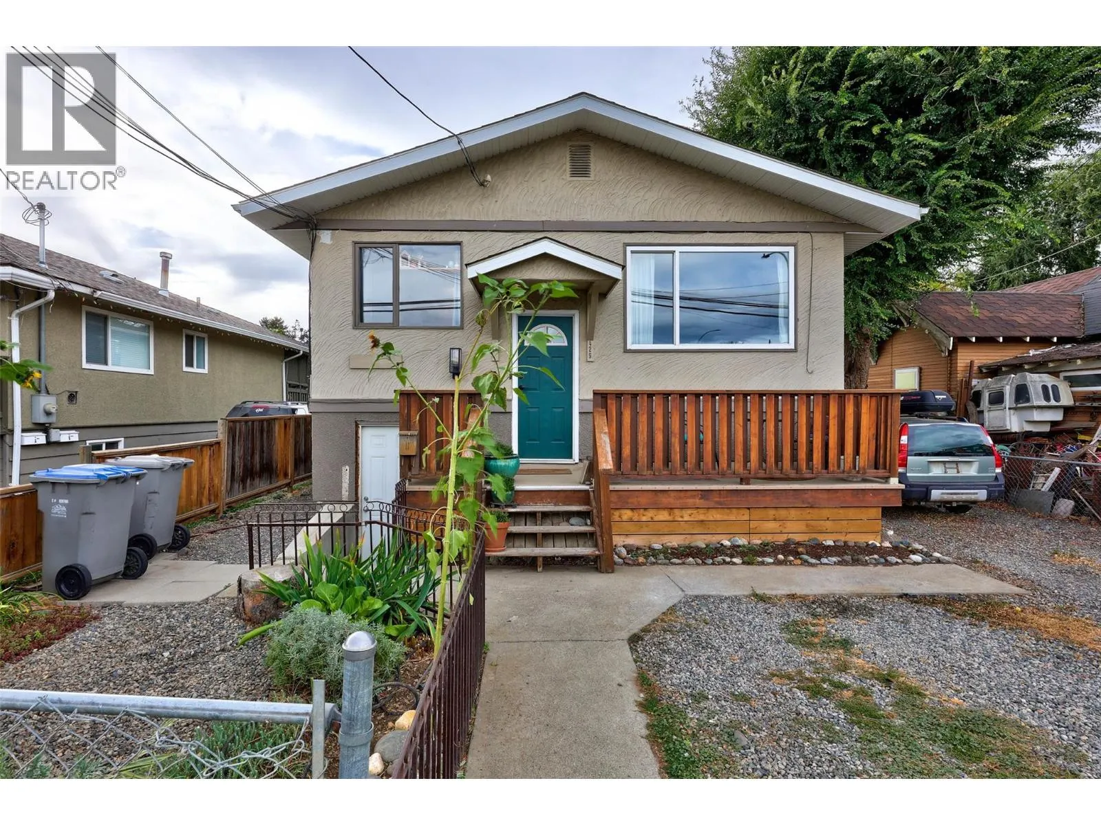 429 MACKENZIE Avenue